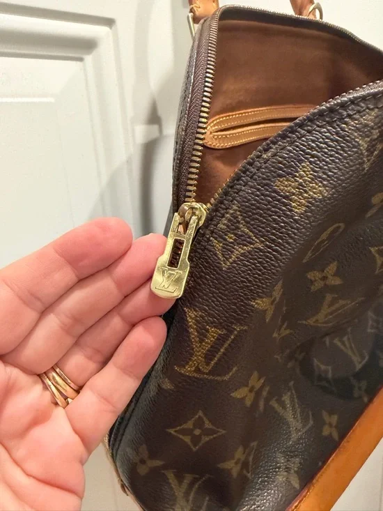 Louis Vuitton Monogram Alma - Picture 9 of 13